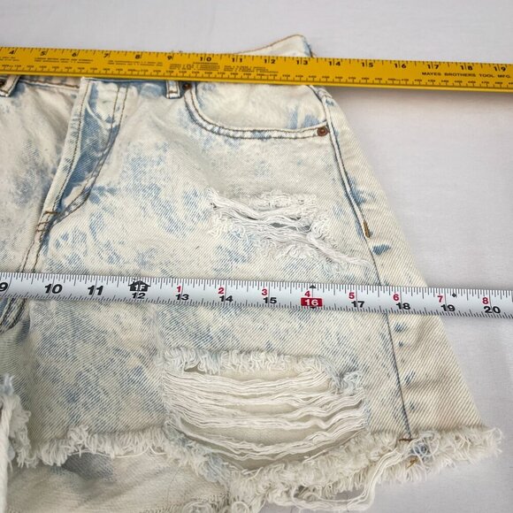 PacSun Women High Rise Icon Shorts Cutoff Raw Hem Distressed Denim 25 Light Wash - Picture 9 of 13